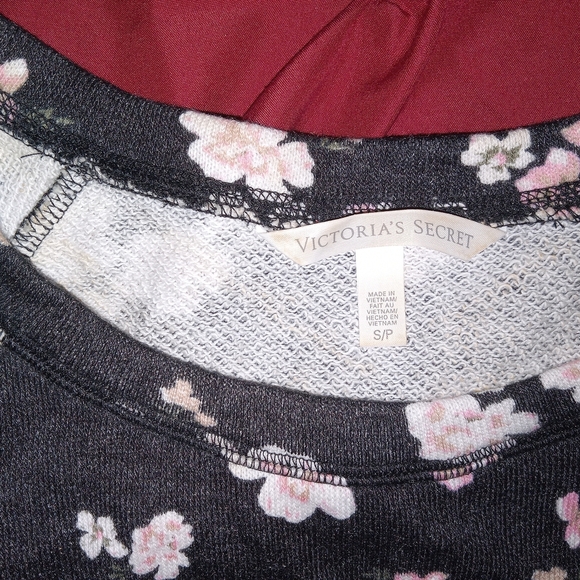 Victoria's Secret Black and Pink Floral Sweater - Picture 4 of 9
